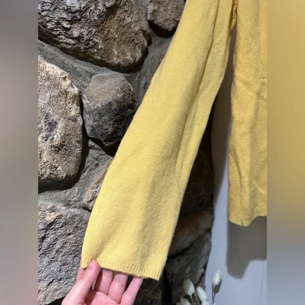 Madison $259 100%Cashmere V-Neck Sweater Size L Yellow V-Neck Knit - Picture 6 of 9